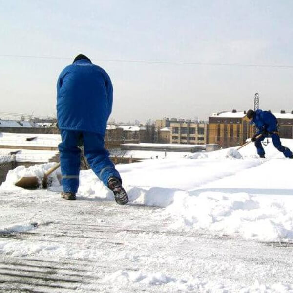 уборка снега с крыш по Татарстану плоской крыши