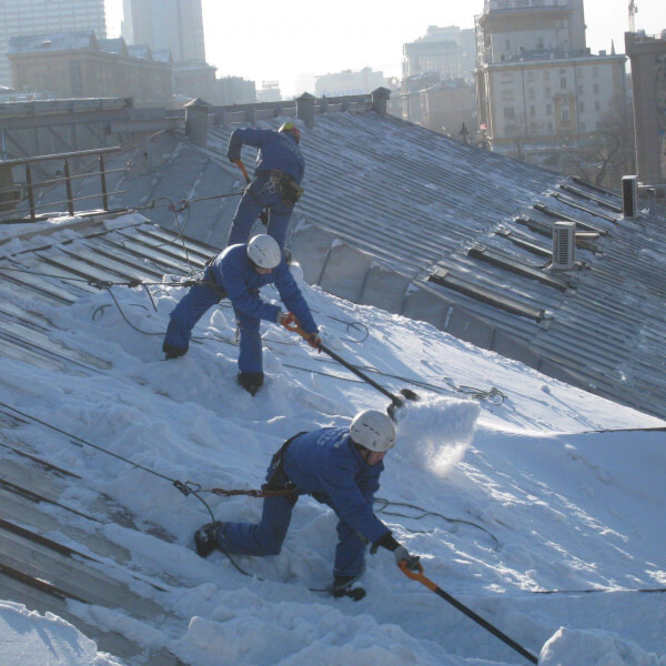 уборка снега со скатной крыши Татарстан